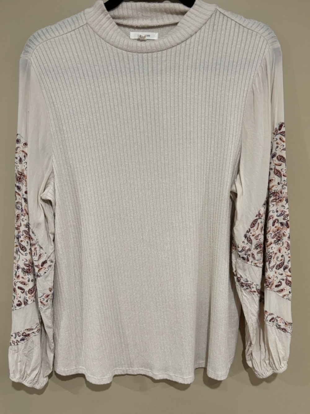 Maurice’s cream paisley sleeve top - Picture 2 of 6